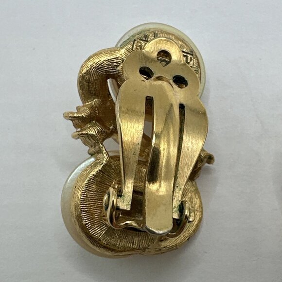 Vintage Richelieu Faux Pearl Gold Tone Rhinestones Jewelry Earrings Clip On - Picture 5 of 15